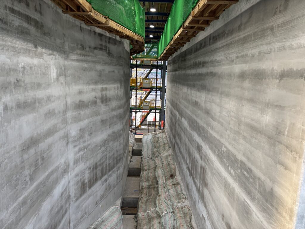 Simultaneous Caisson slipforming